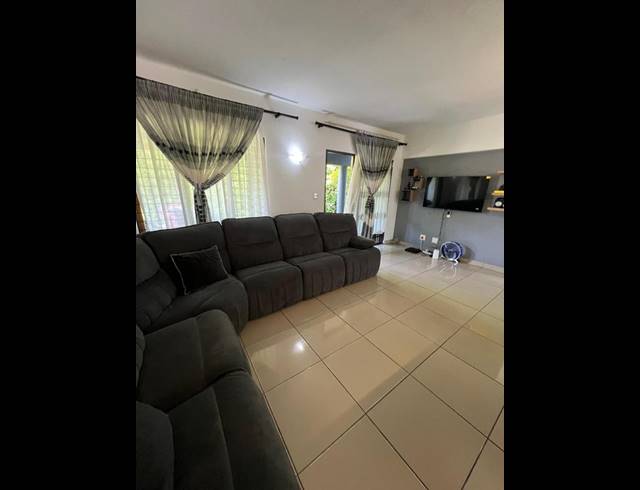 2 BEDROOM PROPERTY TO RENT IN LONEHILL